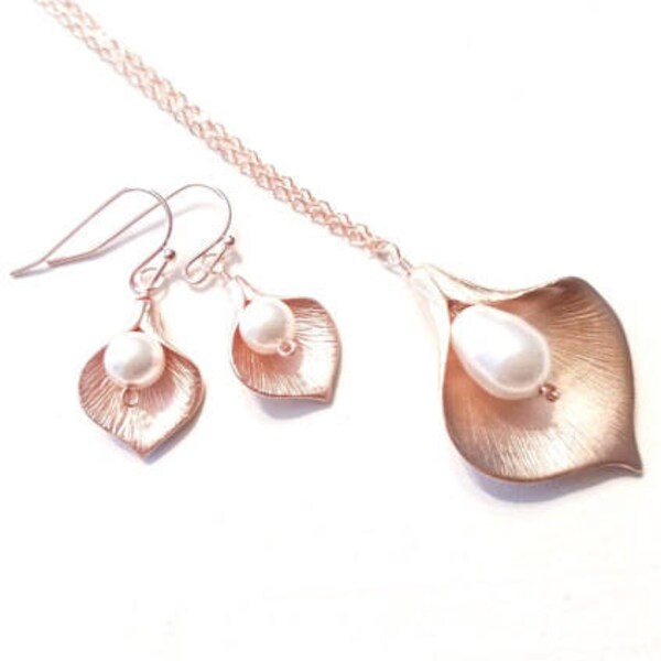 Calla lily Rose GOLD Necklace, Calla Floral Pearl Earring, Pearl Necklace, Personalized gift for MOM Jewelry Gift for Her Mother's Day gift