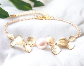 Pearl bracelet, Rose Gold bracelet, Orchid bracelet, Flower Gold Jewelry, Bridesmaid gifts, unique gift for women, Mothers day gift for mom