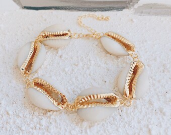 Natural Cowrie Shell Bracelet Gold Shell Chain Bracelet Summer Bracelet Gold Beach Bracelet Shell Gold Bracelet Mothers day Gift for Woman