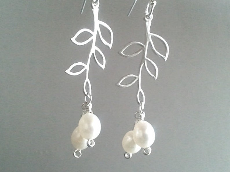 gift for her bridemade necklace wedding jewerly Leaves with Pearls Lariat Wedding Necklace,pearl charm Necklace statement necklace