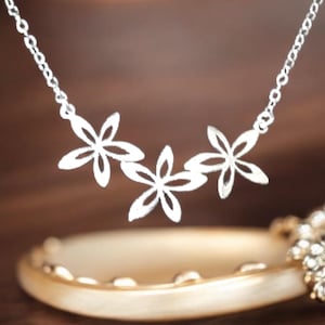 Narcissus Flower statement necklace- bridesmaid gifts,Wedding jewelry - Silver or Gold