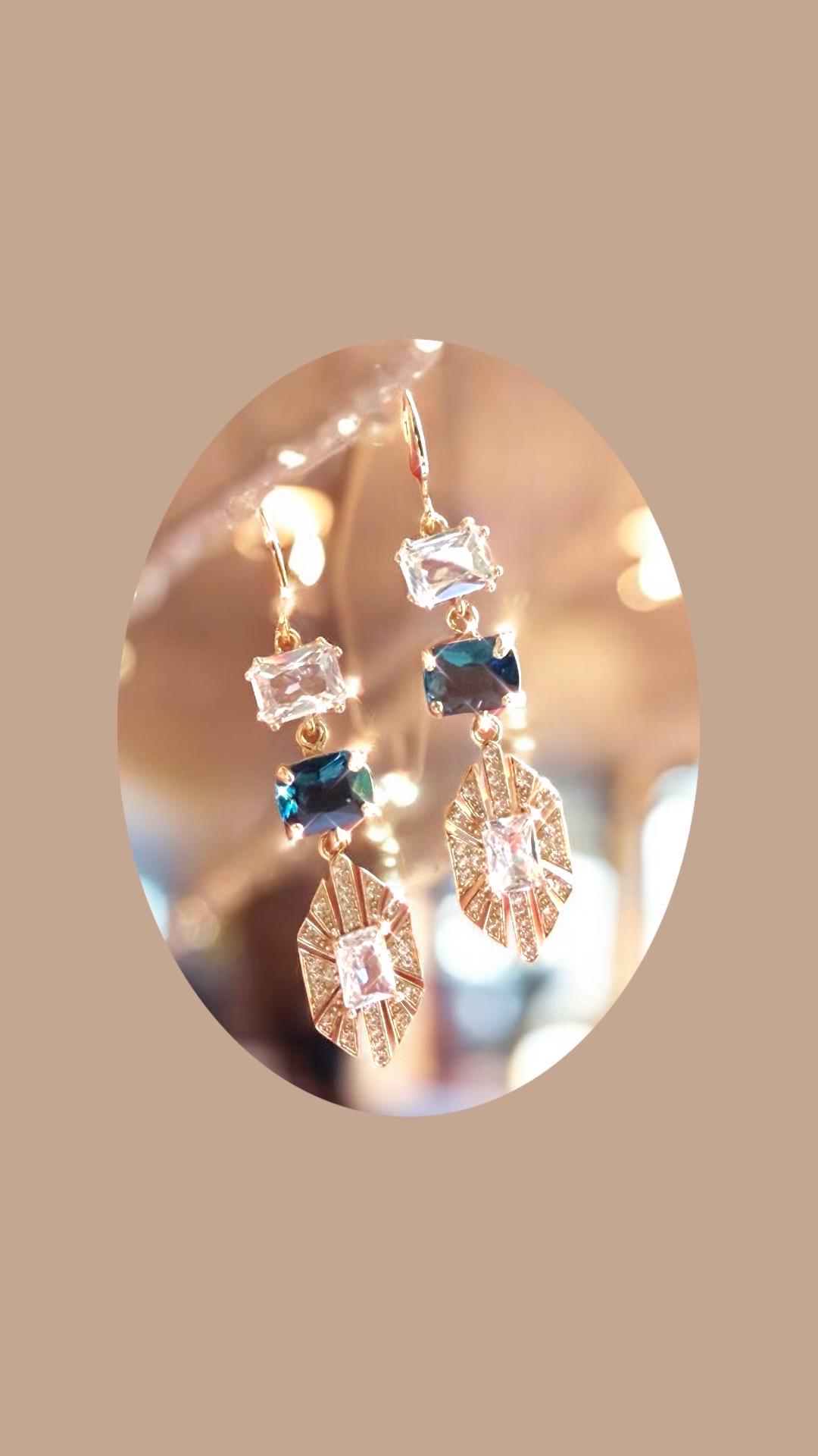 Boucles D'oreilles Clou Vintage Or Et Cristal Bleu Saphir - Modèle 4004 - Occasion Bon état