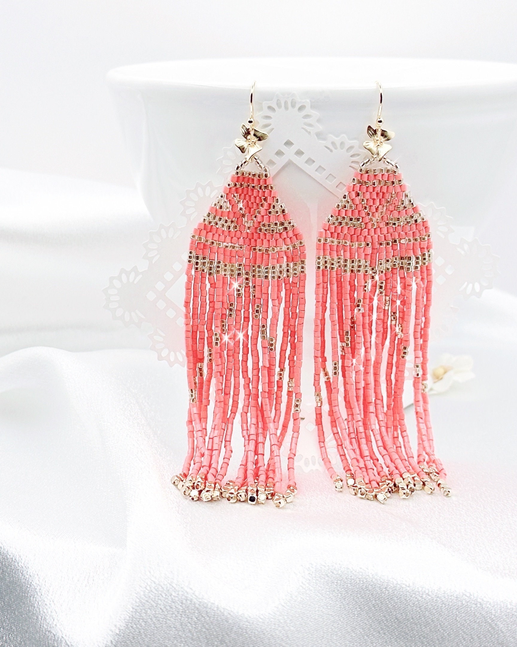 Boucles D'oreilles Pendantes Pompons Corail Monture Or - Tres.Or - Neuf Avec étiquettes