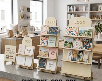 Displaystandaard met lasergesneden sjablonen, ansichtkaarten en wenskaarten, gelaagde sticker- en kunstprintpresentatie
