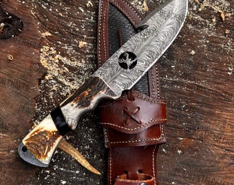 Handmade Feather Damascus Hunting Knife Bone Handle Laser Deer Art Custom Heavy Duty Skinning Knife Fixed Blade Outdoor Gift for Men