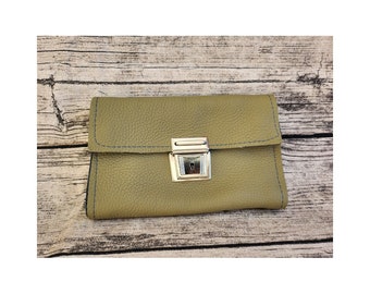 KUHIE, purse made of olive leather and upcycled jeans