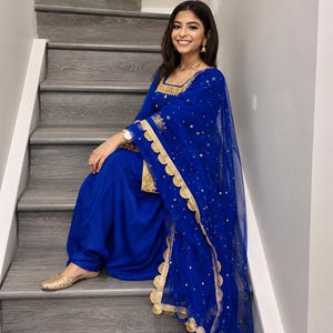 Maßgeschneiderter blauer Crêpe-Salwar-Kameez-Anzug, handgefertigt, Punjabi-Hochzeits-, Eid-, Party- und Festtagskleidung, Patiala-Salwar-Kameez-Anzug, traditionelles Outfit
