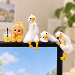 Enten-Monitor-Kumpel, Mini-Harzfigur, Computerbildschirm-Aufsatz, Faule Ente als Schreibtischdeko, Auto-Armaturenbrett-Anhänger, Geburtstagsgeschenk für Kollegen