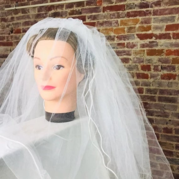 VINTAGE Bridal Veil Wedding Tulle Headpiece Tiered Pearls  display picture 1
