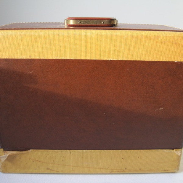 Vintage Sewing Machine and Case Etsy