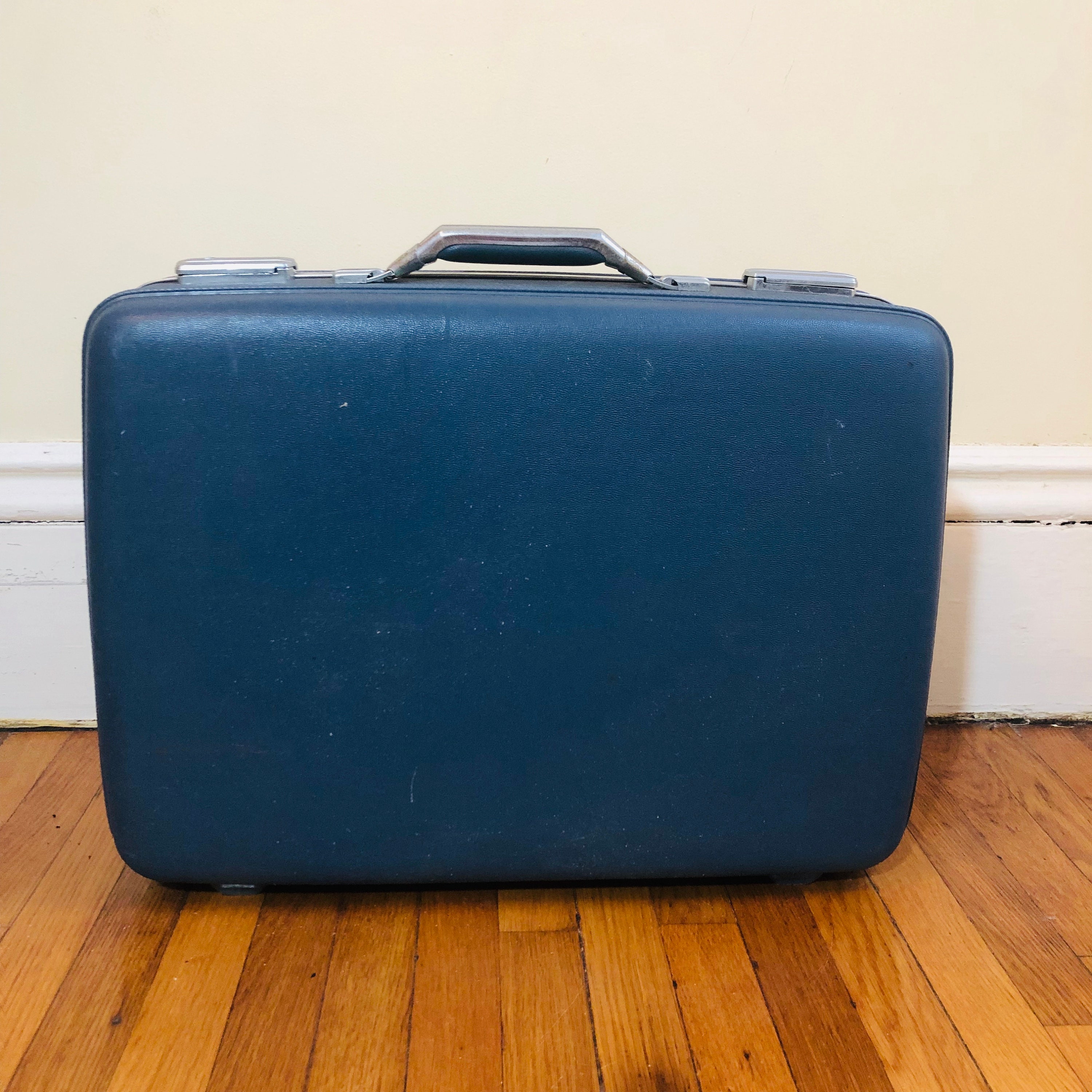 tiara american tourister