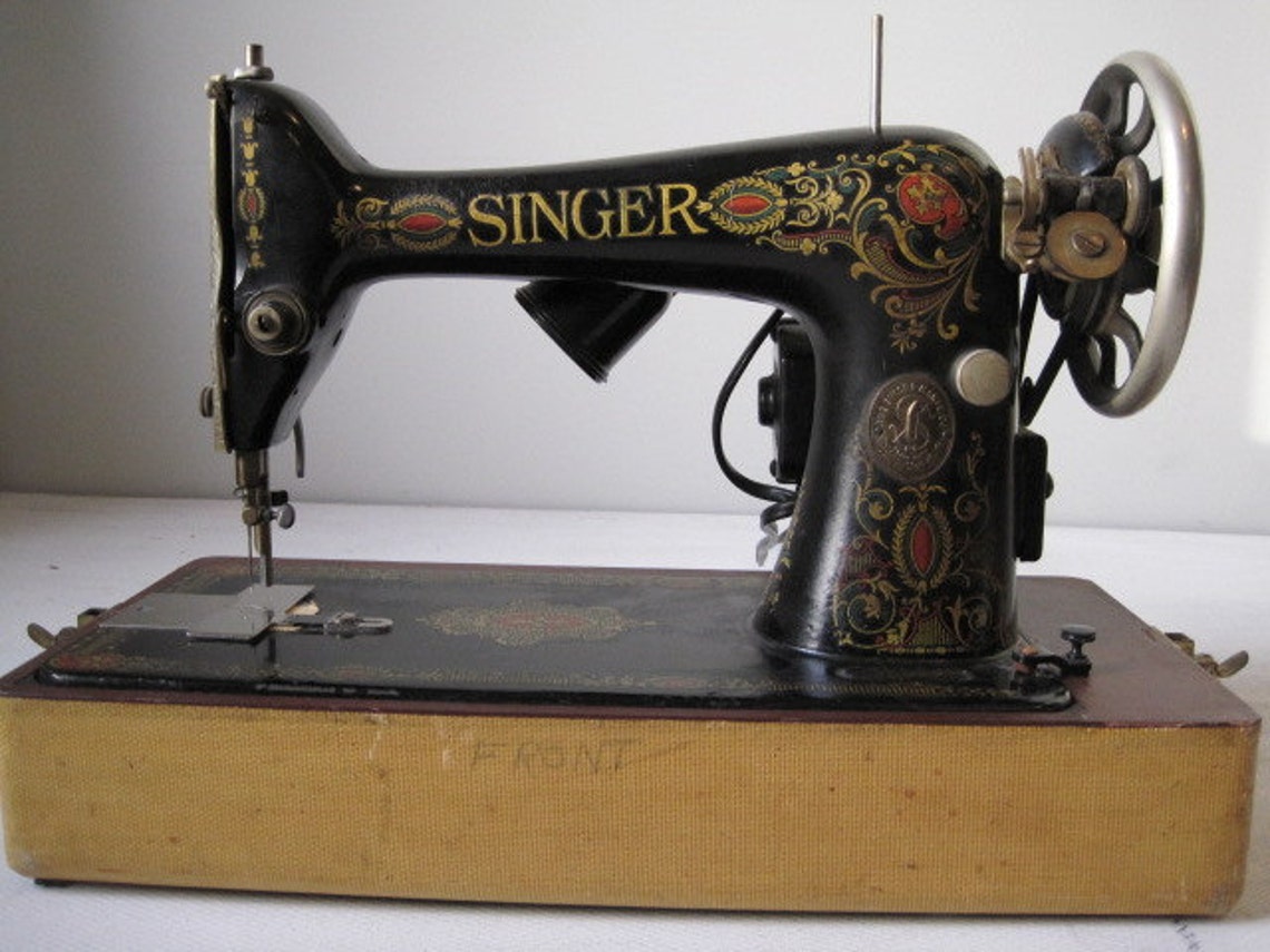 SINGER Sewing Machine Case Portable 1920'S Model Electric Light Extras