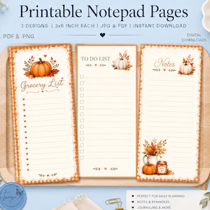 Op de afbeelding: Drie printbare notitieblokpagina's met herfstthema's. De eerste is een boodschappenlijst met een pompoenafbeelding, de tweede een takenlijst met selectievakjes en een kleine pompoen, en de derde een notitiepagina met een pompoen en kaars.