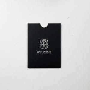 Portachiavi personalizzati per hotel / Stampa in grandi quantità, finitura opaca/lucida/soft touch (Regno Unito)