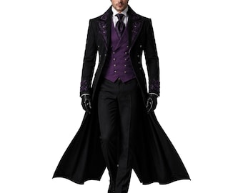 Könnte beinhalten: Ein schwarzer langer Mantel mit violett bestickten Revers und Manschetten, getragen über einer violetten zweireihigen Weste, einem weißen Hemd mit Kragen und einer dunkelvioletten Krawatte, dazu schwarze Hose, schwarze Handschuhe und schwarze Schuhe.