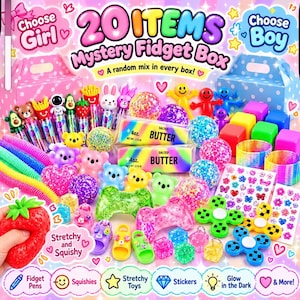 Può includere: Un set di 20 articoli mystery fidget box contenente vari giocattoli colorati, tra cui fragole morbide, palline glitterate, fidget spinner, tubi elastici, slime con etichetta 4oz. Salted Butter e fogli di adesivi floreali.
