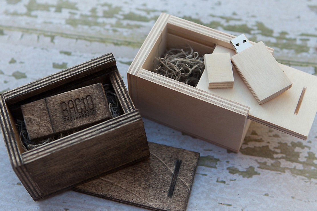 4x6 Wooden Photo Box with Matching Best USB 2.0 Flash Drive