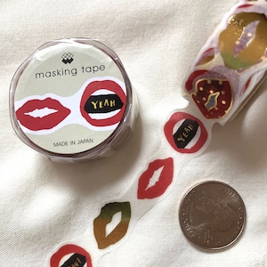 Cinta de enmascaramiento Deco: 1.8cm x 5m Mind Wave Japan -OH YEAH Red Lips Kiss Mark Lipstick Bold Graphic Red Gold Metallic Mouth Glamour