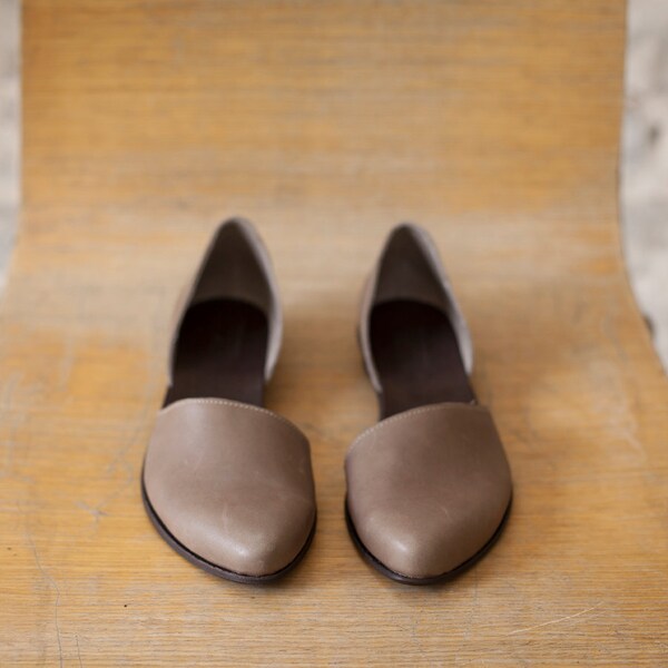 Flat leather shoes, Designer comfortable shoes. Taupe leather flats. Great bridal flat shoes.