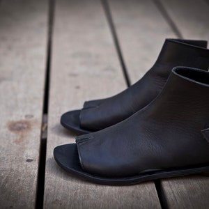 Designer  shoes Tabi opened toe sandals / Women Black sandals / women black sandals / Flat sandals / Spring leather shoes