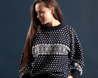 Hand-Knitted Norwegian Style Sweater: Navy Blue XXL Pullover
