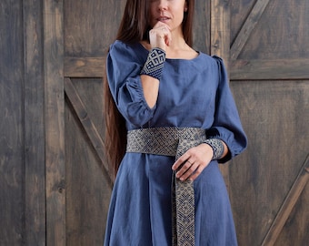 Lielvarde Belt: Blue Knitted Folk Accessory with Gold Pattern