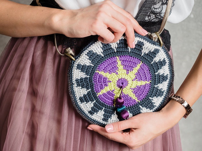 Crochet shoulder Mandala bag, small round purse, tapestry crochet wayuu Mochila style image 6