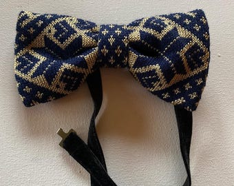 Men's bow tie dark blue with sand color silk, knitted