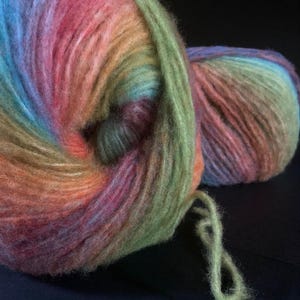 Strickgarn Merino Langgarn Regenbogen, Weich und luftig voluminös Orionnebel in Knäuel