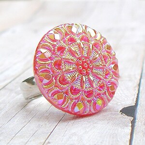 Spitze in Rot - verstellbarer Vintage Glasknopfring, neuverwendet, up-cycled Schmuck