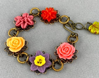 Blooming Meadow - vintage style antique brass and resin flower adjustable bracelet - Secret Garden Collection
