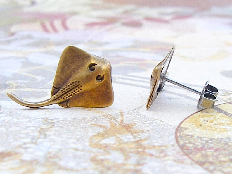 Stingray antique brass finish post earrings, titanium post earrings, manta rays, ocean jewelry, vacation earrings, summer jewelry P101 image 2