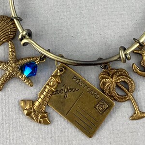 Het verzenden van mijn liefde van een strand uitje - antieke messing uitbreidbare "I Love You" bedelkaart bangle armband - Sending my Love Collection