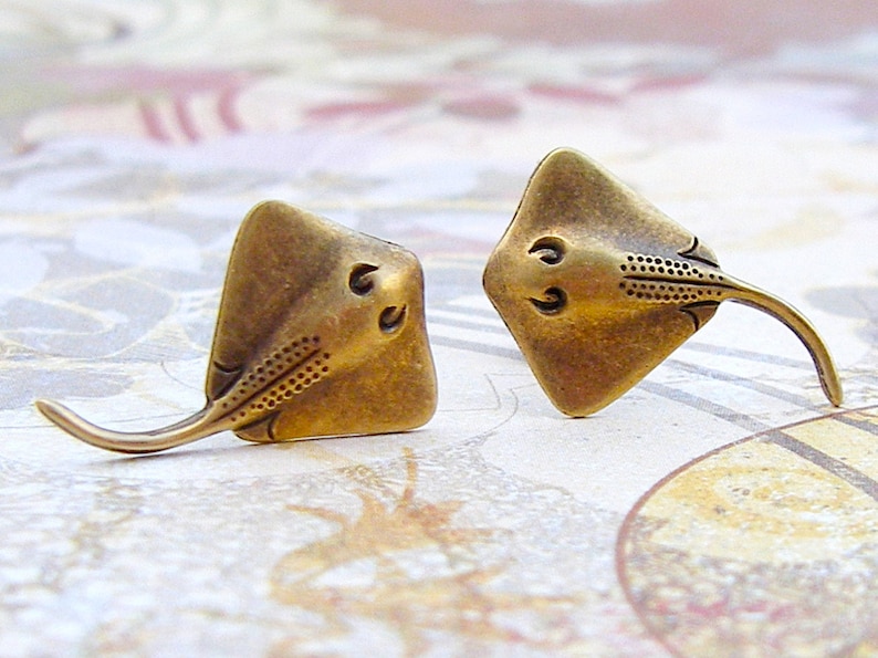 Stingray antique brass finish post earrings, titanium post earrings, manta rays, ocean jewelry, vacation earrings, summer jewelry P101 image 3