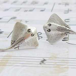 Stingray - antique silver plated hypoallergenic titanium post earrings, manta rays, ocean jewelry, vacation earrings, summer jewelry - P100