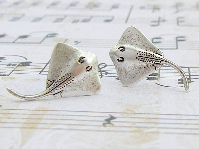 Stingray antique silver plated hypoallergenic titanium post earrings, manta rays, ocean jewelry, vacation earrings, summer jewelry P100 image 1