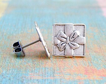 Gifted - antique silver post earrings - P205