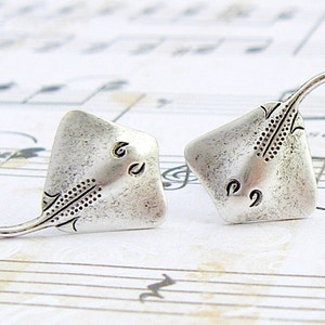 Stingray antique silver plated hypoallergenic titanium post earrings, manta rays, ocean jewelry, vacation earrings, summer jewelry P100 image 3