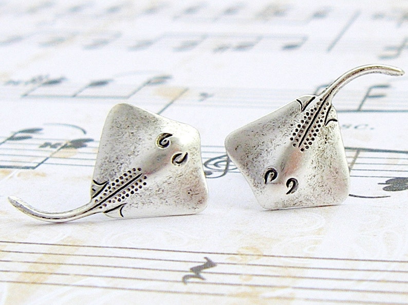 Stingray antique silver plated hypoallergenic titanium post earrings, manta rays, ocean jewelry, vacation earrings, summer jewelry P100 image 3