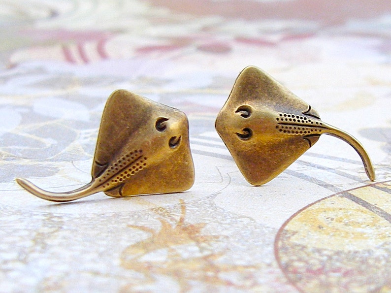 Stingray antique silver plated hypoallergenic titanium post earrings, manta rays, ocean jewelry, vacation earrings, summer jewelry P100 image 5