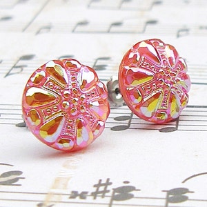 Ohrstecker in Rot - Vintage Glasknopf Ohrstecker, upcycled Ohrringe, wiederverwendeter Schmuck