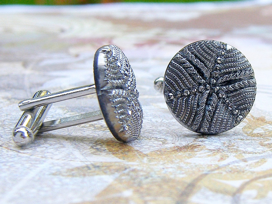 Pizza Pie in Silver Vintage 1950's 1960's West German Glass Button