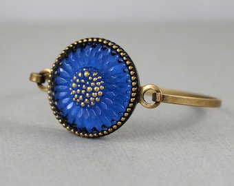 Cornflower Blue Sunflower - Czech glass button bangle bracelet, repurposed jewelry, up-cycled jewelry