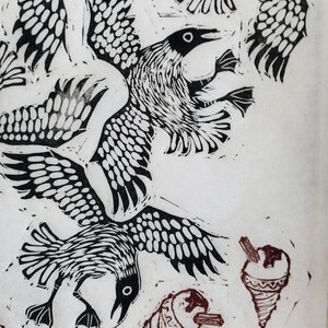 Ice Cream Thieves | hand made A4 linocut print showing seagulls stealing ice creams imagen 3