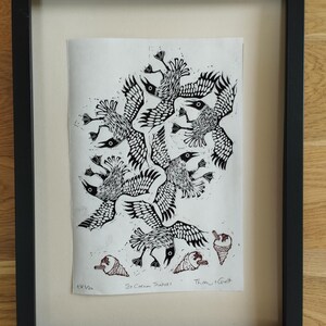 Ice Cream Thieves | hand made A4 linocut print showing seagulls stealing ice creams imagen 6