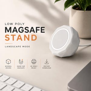 Può includere: Un supporto MagSafe bianco a basso numero di poligoni per la modalità orizzontale. Il testo recita LOW POLY MAGSAFE STAND LANDSCAPE MODE, con icone per minimal design, made for MagSafe, 3D print ready e instant download. Forma geometrica.