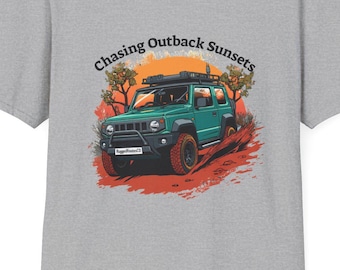 Suzuki Jimny Outback T-shirt | Op jacht naar zonsondergangen in de Outback | Grafisch T-shirt voor 4x4-avonturen