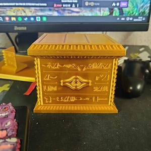 Yu-Gi-Oh! Millennium Sarcophagus Magnetkartenbox mit großem Fassungsvermögen