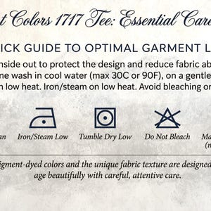 Op de afbeelding: Comfort Colors 1717 Tee: Essential Care Guide. Beknopte handleiding voor optimaal behoud: binnenstebuiten wassen in koud water (max 30C), fijnwasprogramma. Drogen en strijken op lage temperatuur. Niet bleken of chemisch laten reinigen.