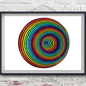 K&ouml;nnte beinhalten: Ein gerahmter Druck eines bunten, regenbogenfarbenen, konzentrischen Kreismusters. Die Kreise sind schwarz umrandet und erzeugen einen hypnotischen, optischen Illusionseffekt.